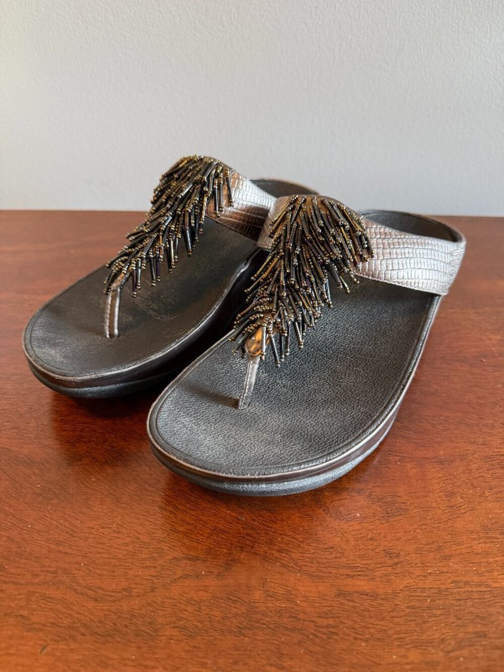 FitFlop Cha Cha Beaded Fringe Thong Wedge Sandals Pewter Platinum Women's Size 8